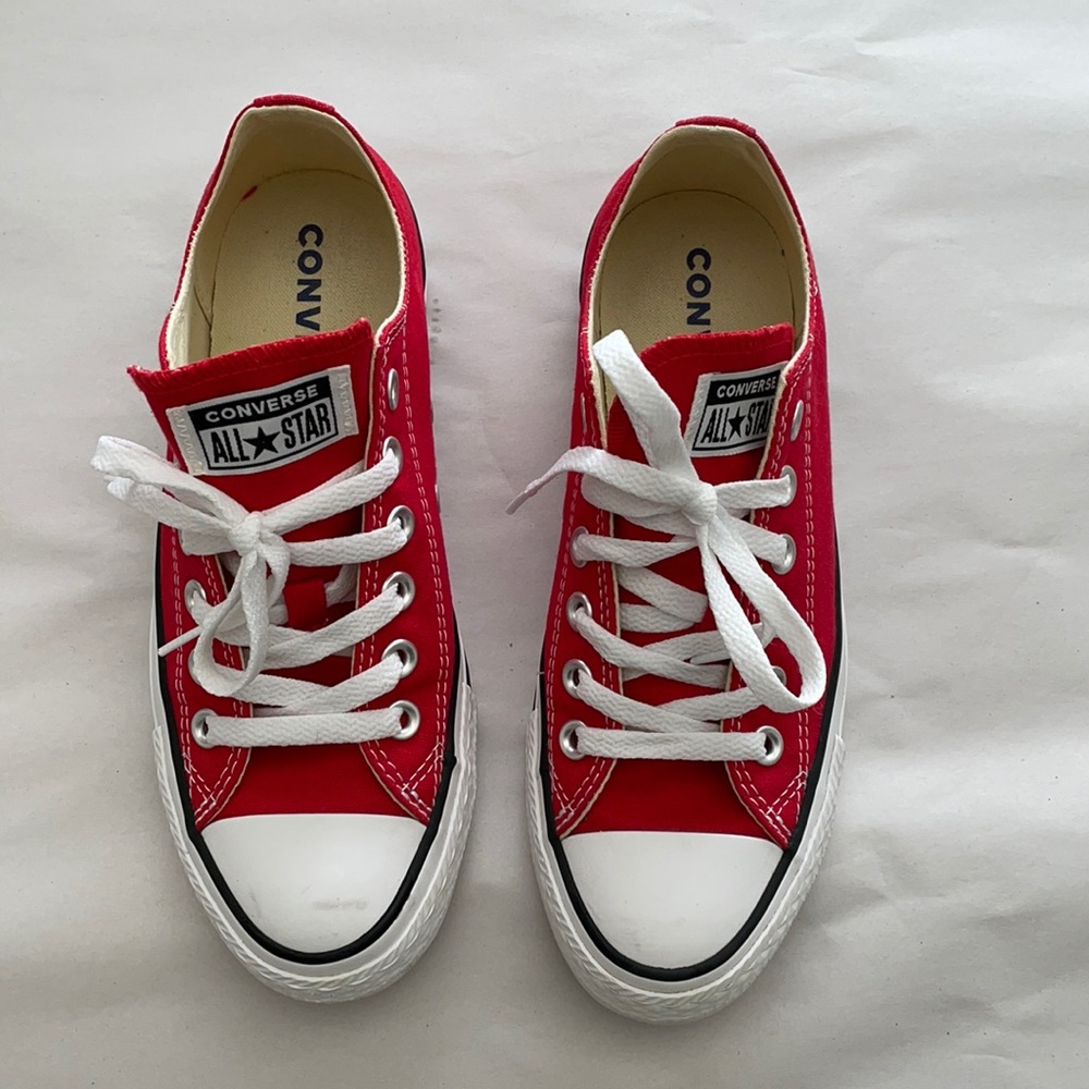 Converse women’s size 7